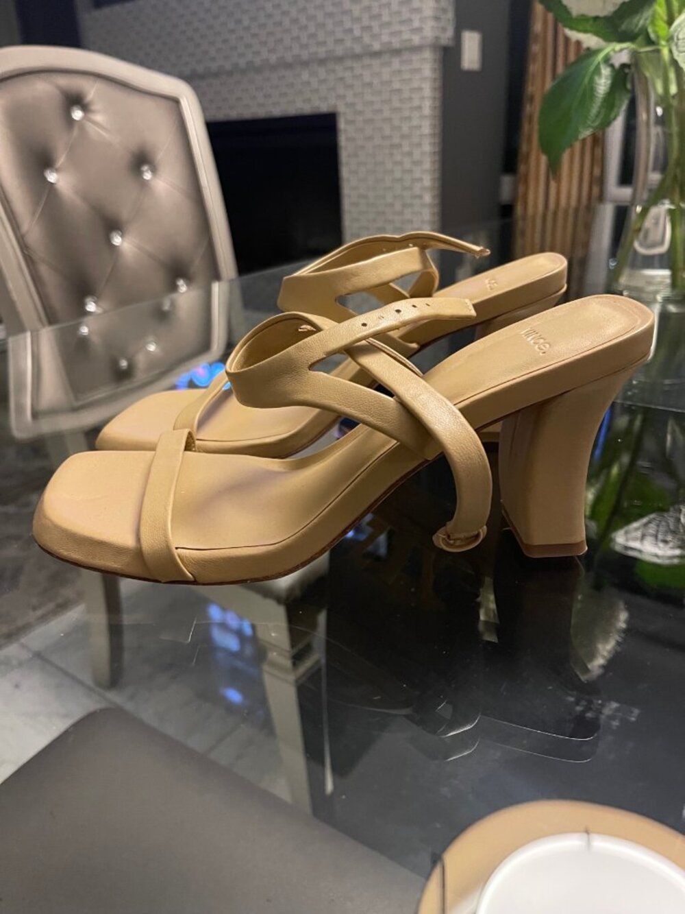 Vince Nude Leather Strappy Block Heel Sandals Sz 8 - $330 Retail